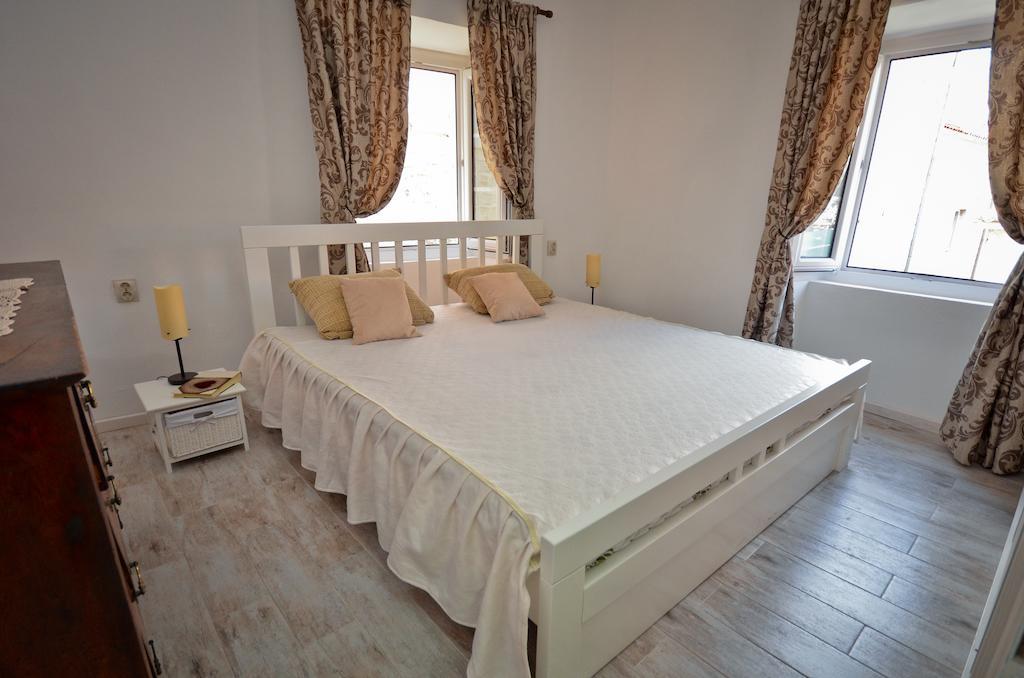 Bell Tower Apartment Budva Room photo